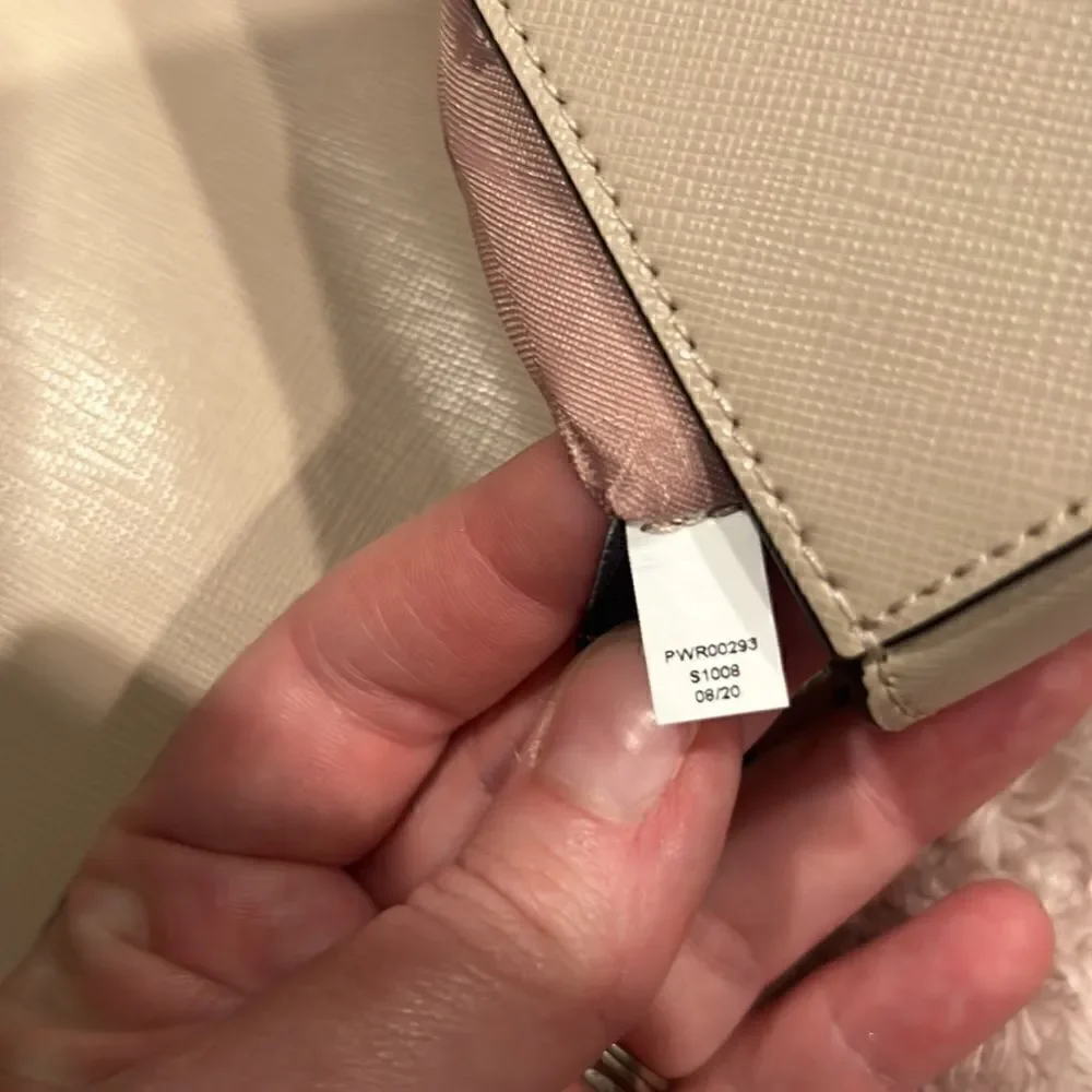 Kate spade new york Spencer Leather Chain Wallet EUC
